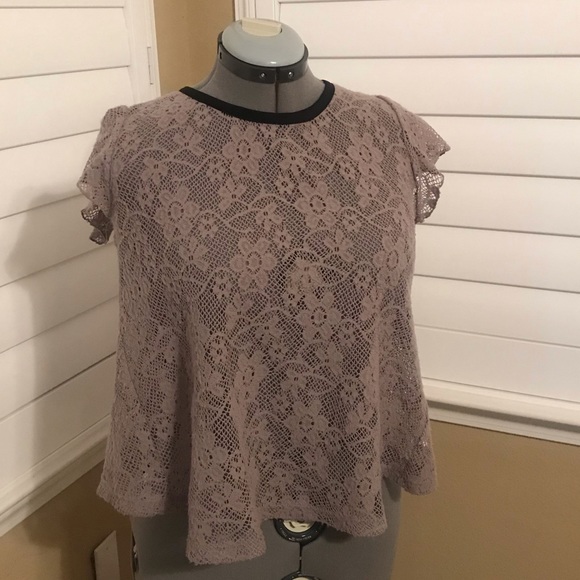 Lily White Tops - 🇺🇸3 for $10🗽 Lily White cap sleeve top